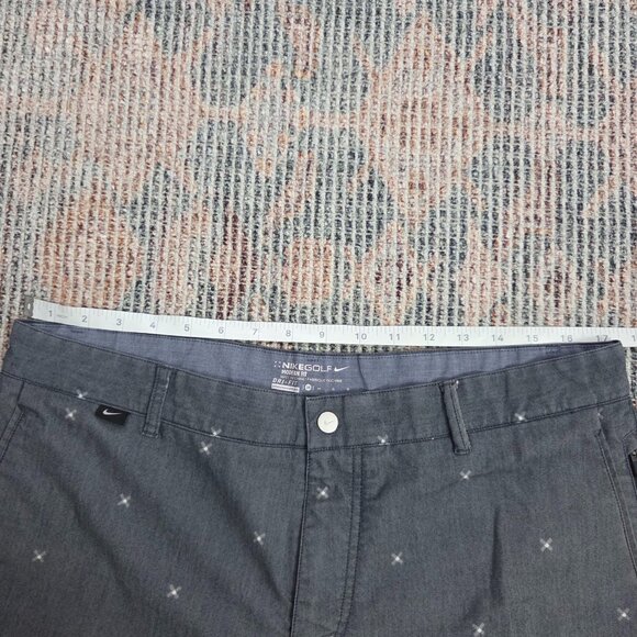 Nike Golf Shorts - Picture 4 of 5
